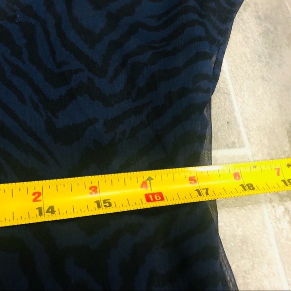 ❌SOLD❌❤️‍🔥Express❤️‍🔥Gorgeous Double V-Neck Blouse❤️‍🔥Measurements in P - Picture 12 of 14